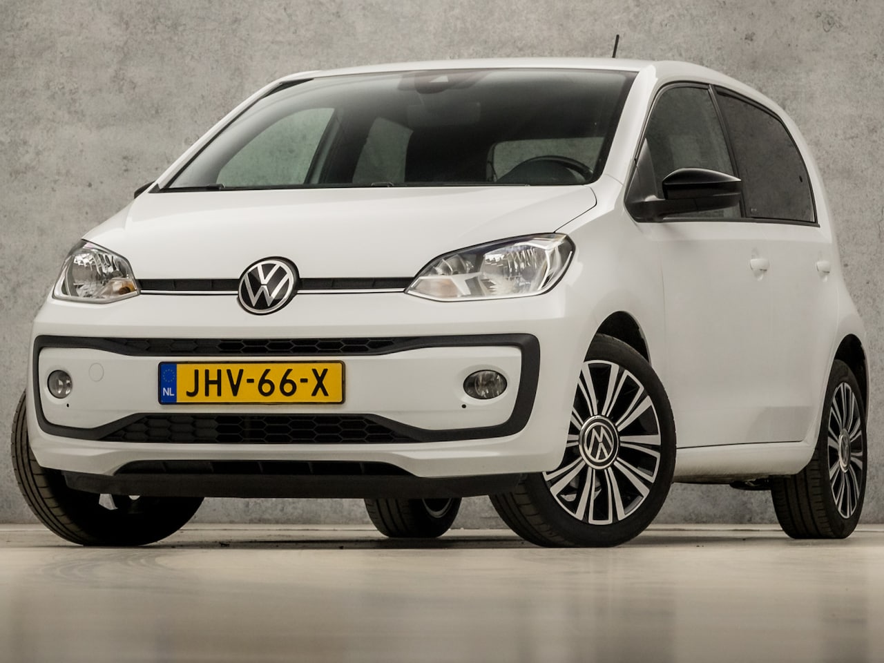 Volkswagen Up! - 1.0 Sport (STOELVERWARMING, CLIMATE, CAMERA, CRUISE, ZWART HEMEL, SPORTSTOELEN, LM VELGEN, - AutoWereld.nl