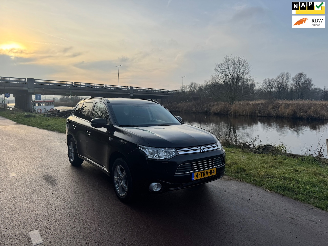 Mitsubishi Outlander - 2.0 PHEV Instyle|Pano|Leder|Luxe| - AutoWereld.nl