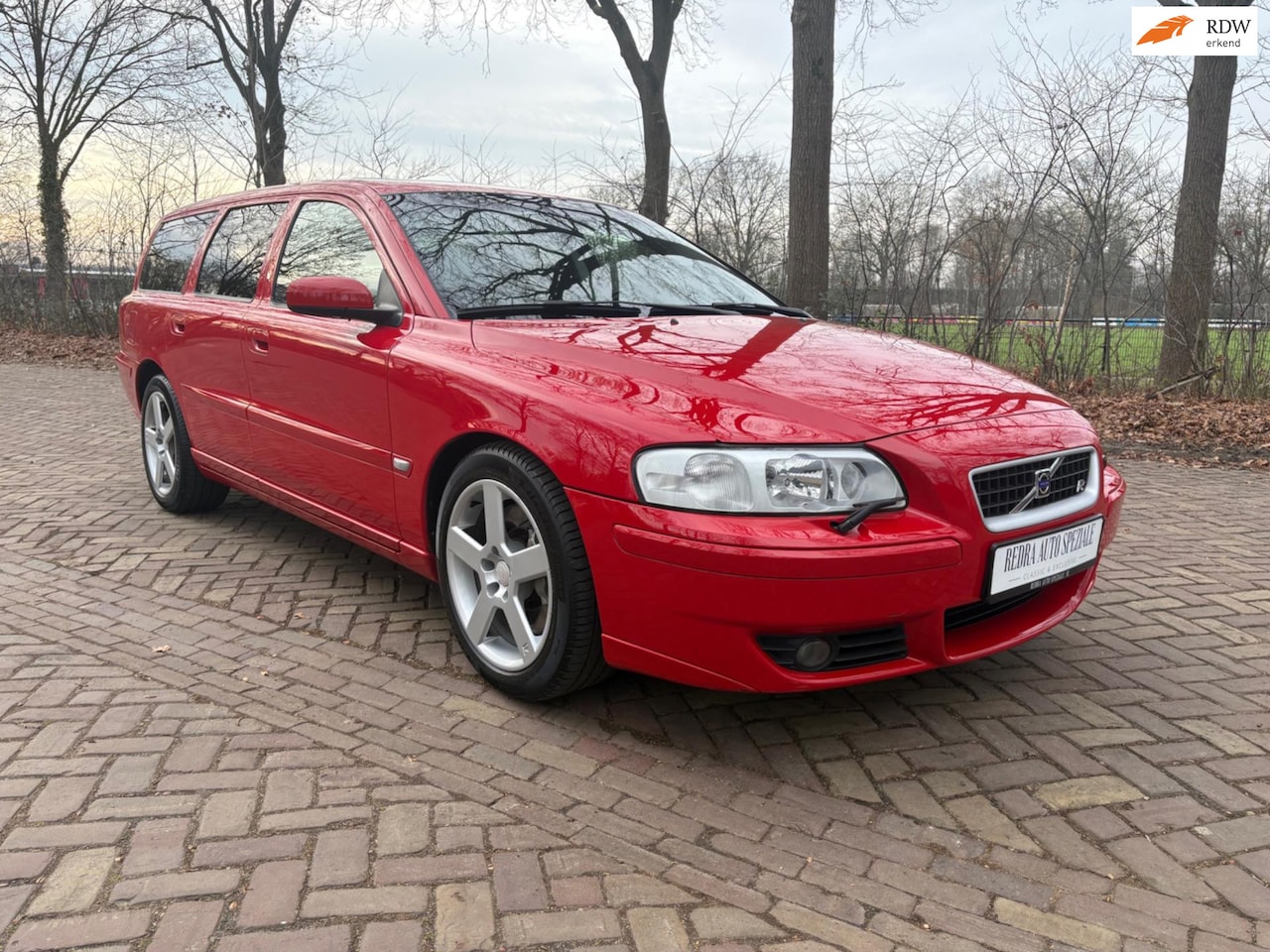 Volvo V70 - 2.5 R 2.5 R, automaat, Passion Red, schuifdak, 17 inch, unieke auto - AutoWereld.nl