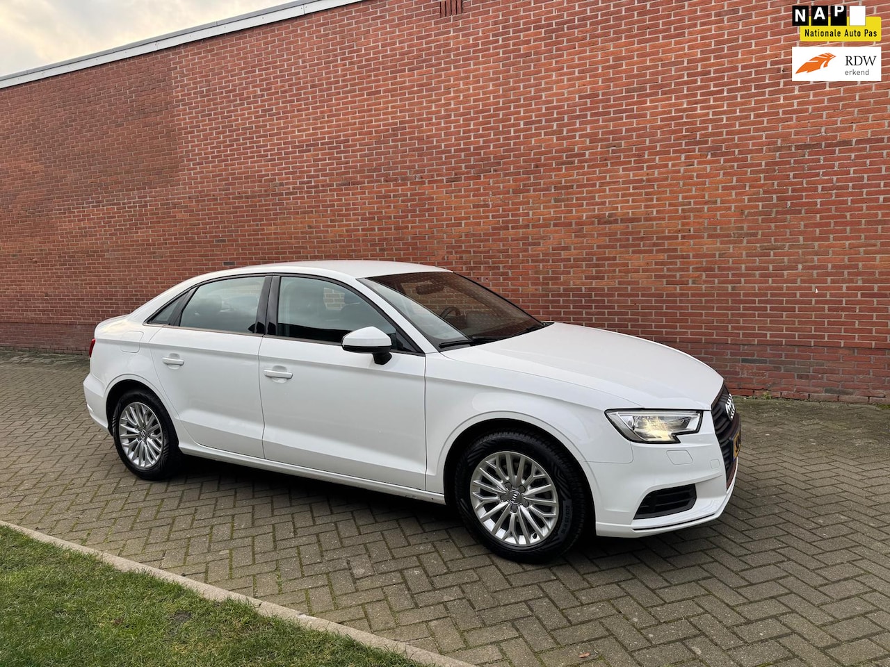 Audi A3 Limousine - 1.5 TFSI CoD Clima Cruise Xenon - AutoWereld.nl
