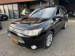 Mitsubishi Outlander - 2.0 PHEV Instyle SCHUIFDAK LEDER TREKHAAK CAMERA DEALER OH