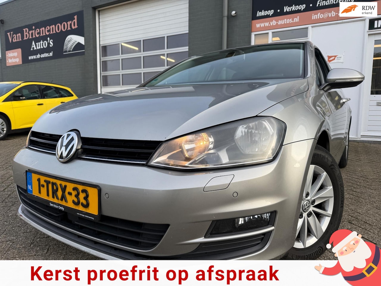 Volkswagen Golf - 1.2 TSI Highline 5 drs met parkeersensoren en automaat en met navigatie en bluetooth telef - AutoWereld.nl