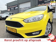 Ford Focus Wagon - 1.5 TDCI Lease Edition 6 bak met trekhaak en parkeersensoren en navigatie en bluetooth tel