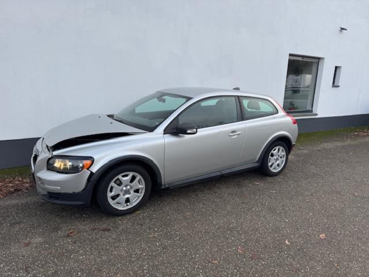 Volvo C30 - 1.6 Kinetic 1.6 Kinetic, '08, voorschade, inruilkoopje, meeneemprijs ! - AutoWereld.nl