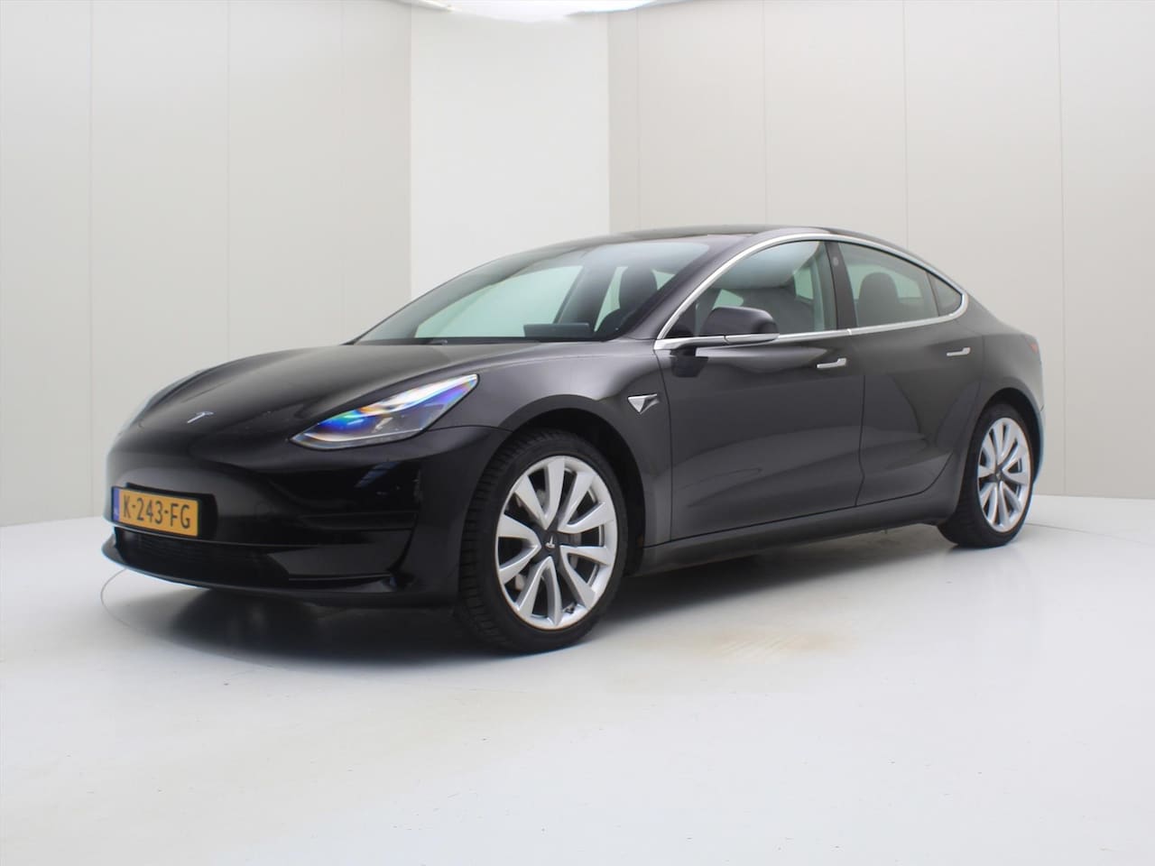 Tesla Model 3 - Standard RWD Plus [ LFP ACCU+19'' LMV+AUTOPILOT+60 kWh+PREMIUM AUDIO ] - AutoWereld.nl