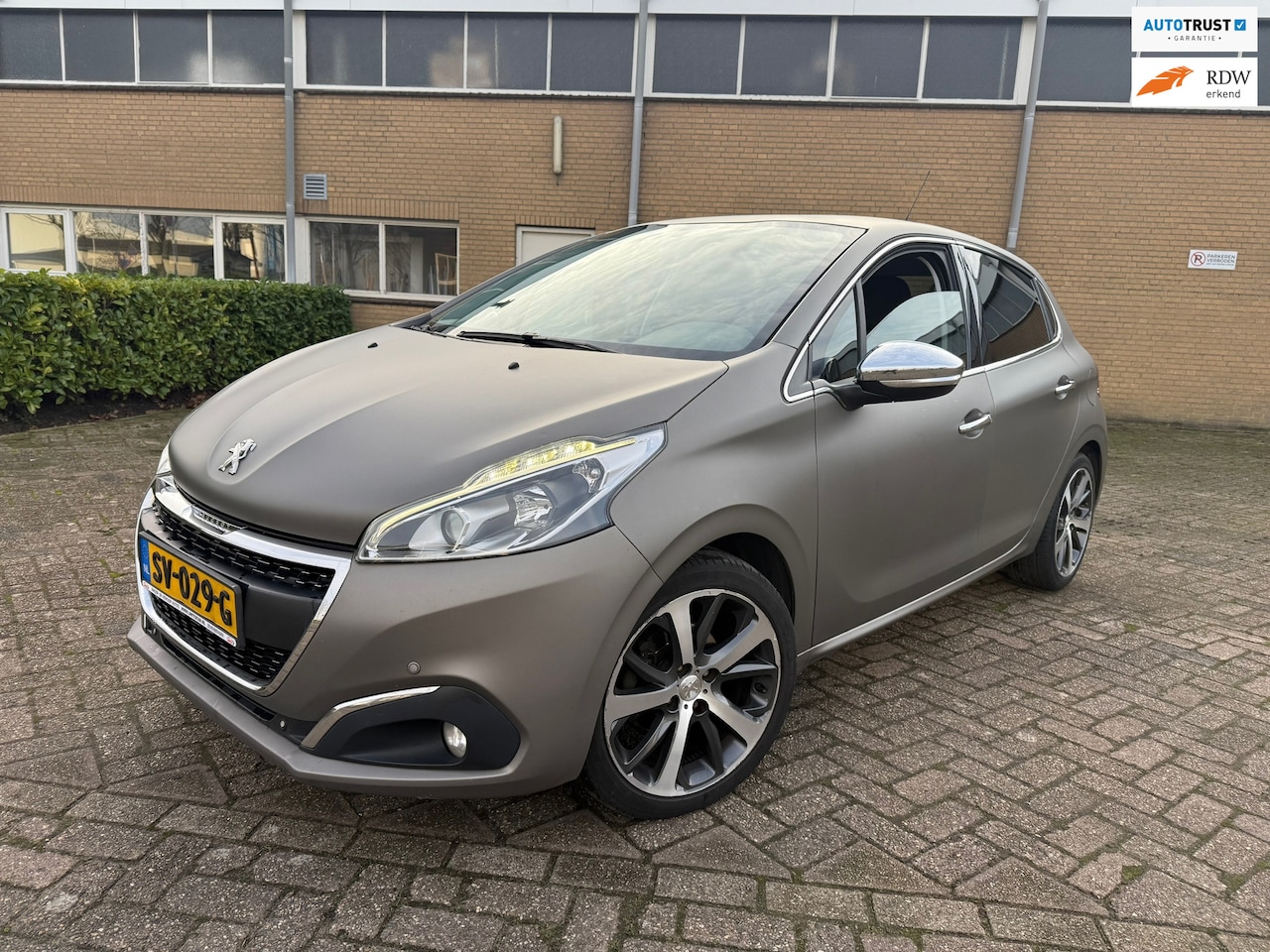 Peugeot 208 - 1.2 PureTech Blue Lease Executive CLIMA/NAVI/APK - AutoWereld.nl