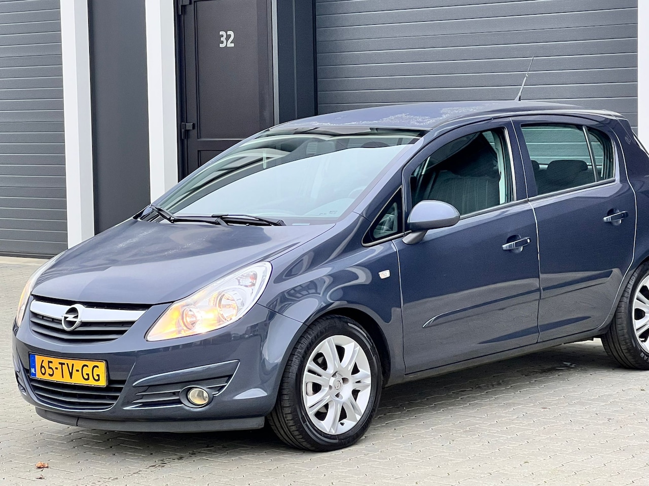 Opel Corsa - 1.2-16V Enjoy - AutoWereld.nl