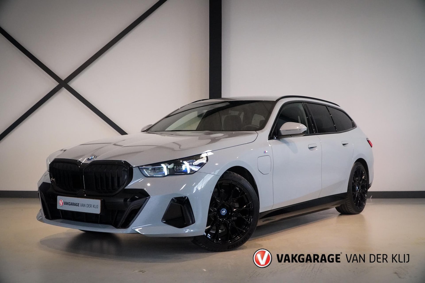 BMW 5-serie Touring - 530e M-Sport | Trekhaak | Stoel/Stuurverw. | Adapt. LED | Camera | - AutoWereld.nl