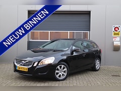 Volvo V60 - 1.6 T4 Kinetic, Trekhaak, Navi, Cruise