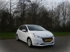 Peugeot 208 - 1.2 e-VTi Active . 5 Deurs . Airco . AUTOMAAT . Pdc , Navigatie scherm . enz enz