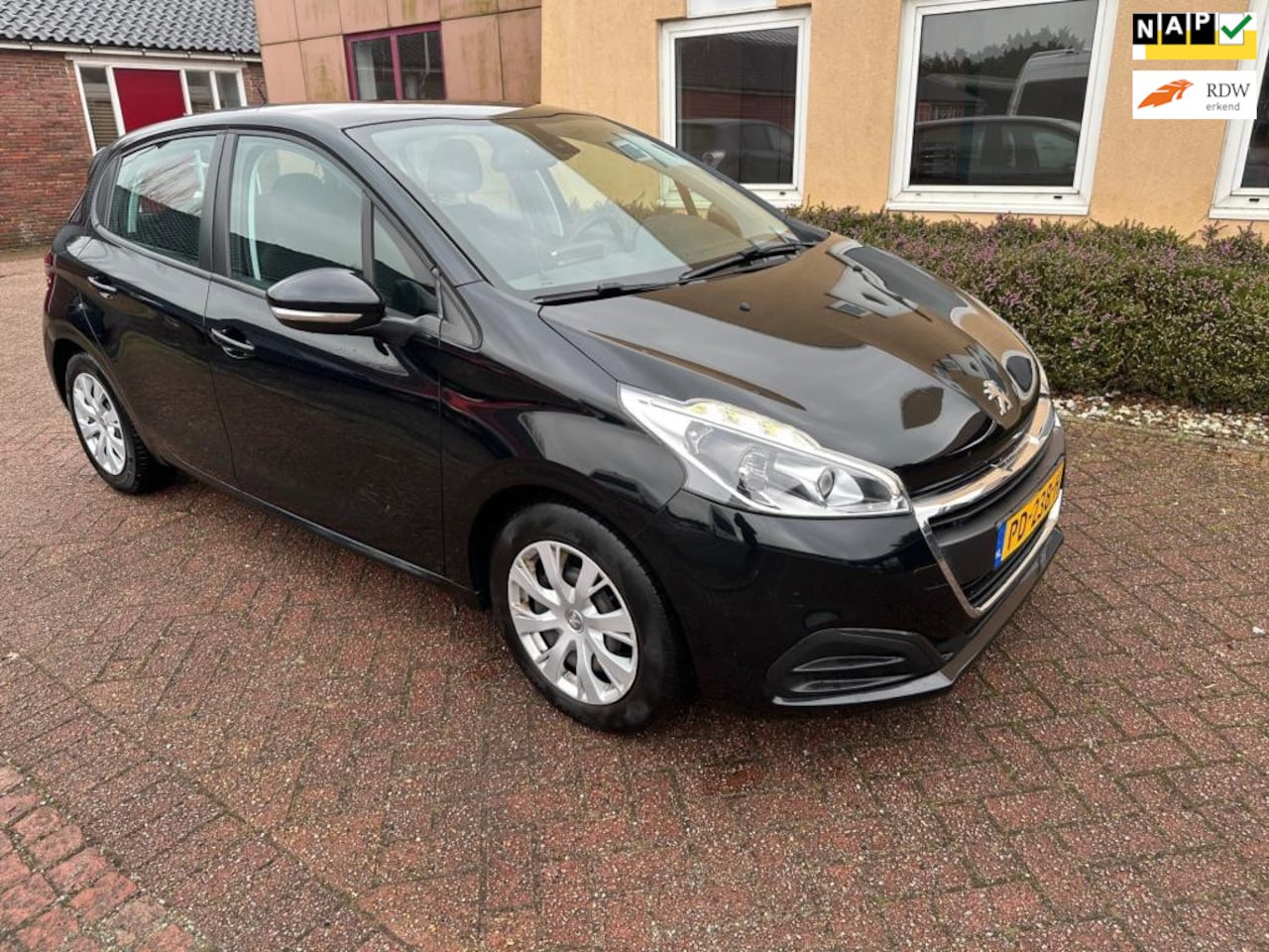 Peugeot 208 - 1.2 PureTech ActiveAUTOMAAT NAVI PDC DEALER OH - AutoWereld.nl