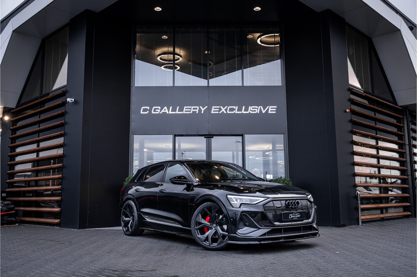 Audi e-tron - 55 quattro S edition 95 kWh - Panorama | 23 Inch | B&O | Memory | 360 Camera - AutoWereld.nl