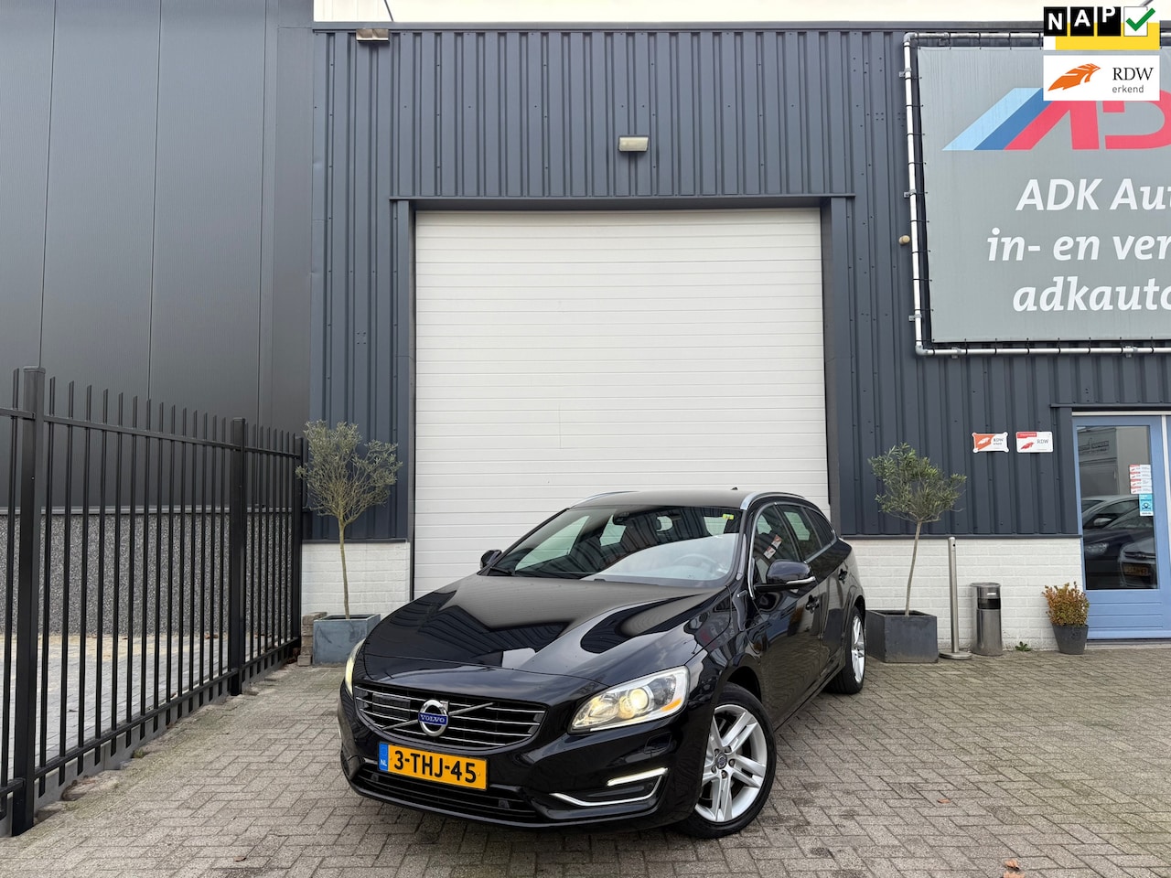 Volvo V60 - 2.4 D6 AWD Plug-In Hybrid Summum LEDER/NAVI/TREKHAAK - AutoWereld.nl