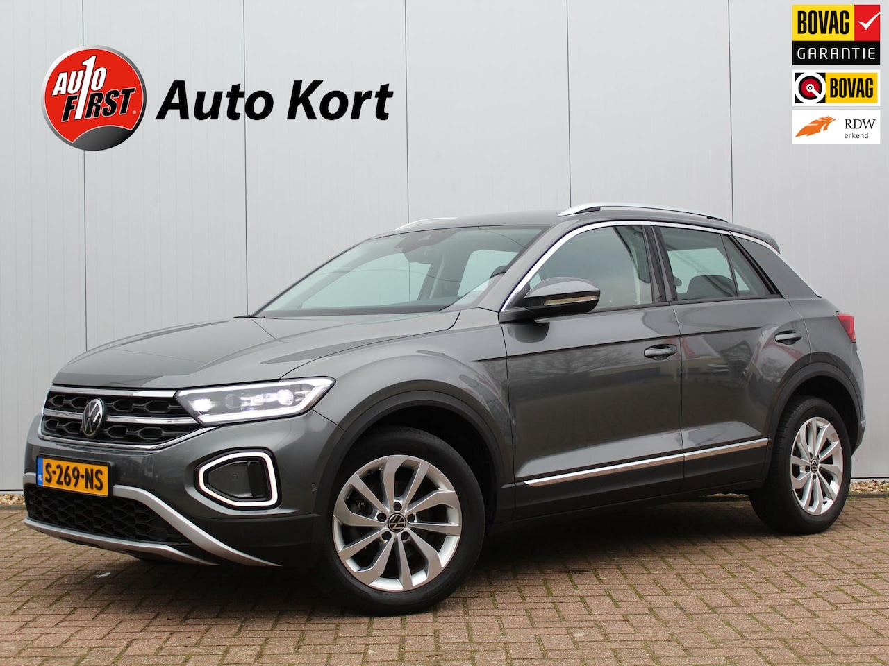 Volkswagen T-Roc - 1.5 TSI R-Line | Stoelverwarming | Parkeersensoren | Lichtmetalen velgen - AutoWereld.nl
