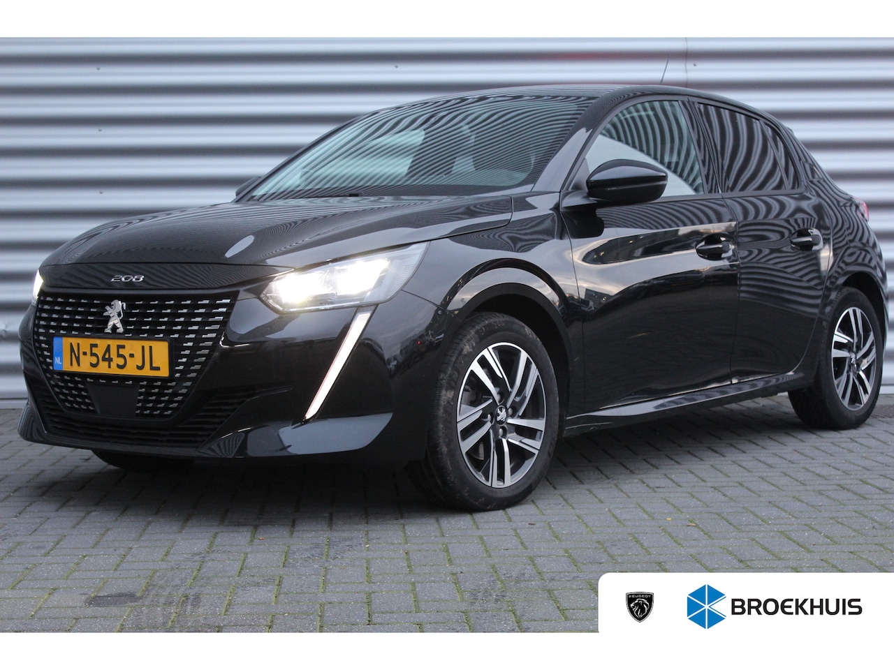 Peugeot 208 - 1.2 PURETECH 100PK ALLURE PACK / NAVI / LEDER / CLIMA / FULL-LED / PDC / CAMERA / 16" LMV - AutoWereld.nl