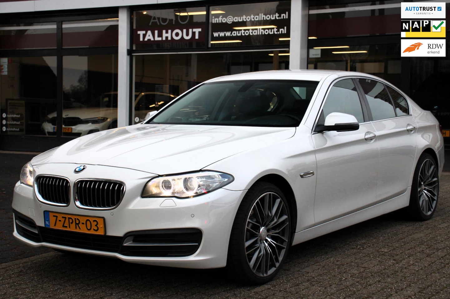 BMW 5-serie - 520i High Executive - AUTOMAAT | FACELIFT | XENON | MEMORY STOELEN | COMFORT STOELEN - AutoWereld.nl