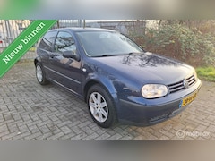 Volkswagen Golf - 1.6