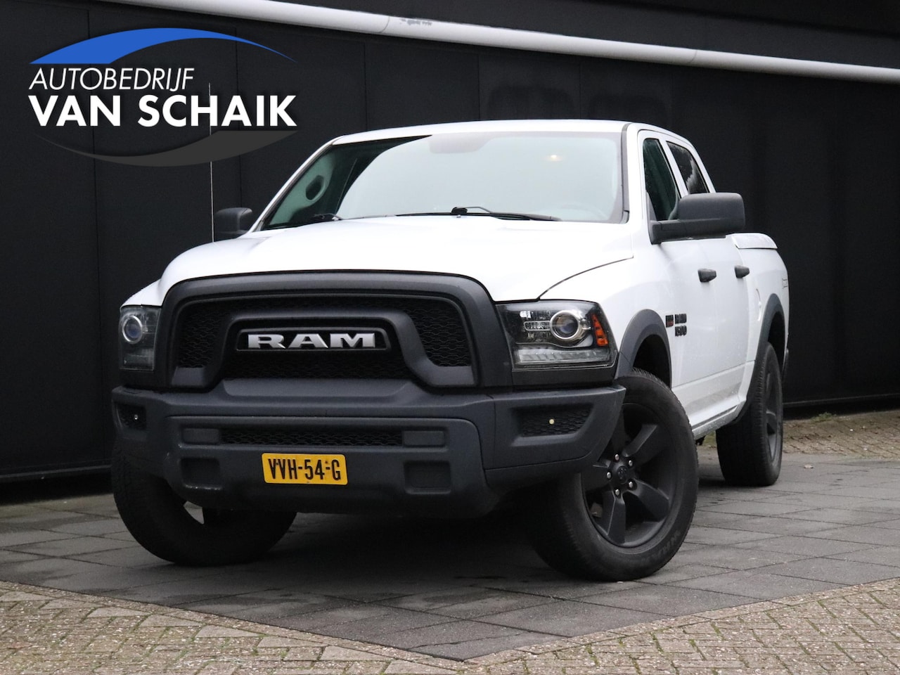 Dodge Ram 1500 - 5.7 V8 4x4 Quad Cab 6'4 Sport | LAGE BIJTELLING !!! | CAMERA | PANO-DAK | TREKHAAK | LEDER - AutoWereld.nl