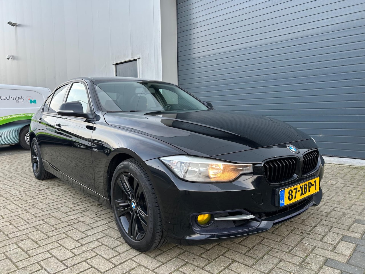 BMW 3-serie - 320i Executive SPORT AUT NAVI NAP 2012 - AutoWereld.nl