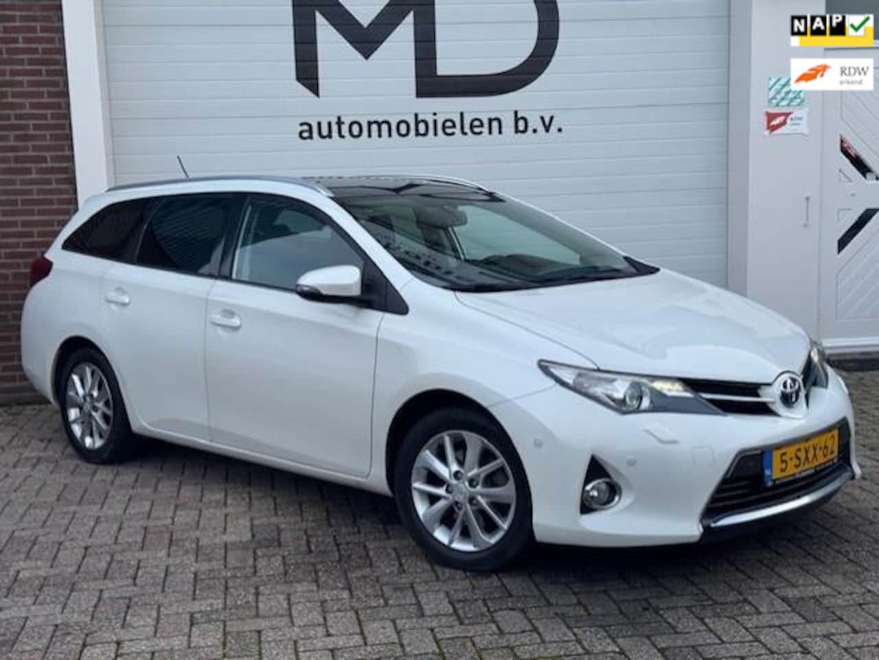 Toyota Auris Touring Sports - 1.8 Hybrid Lease+ / Panoramadak - AutoWereld.nl