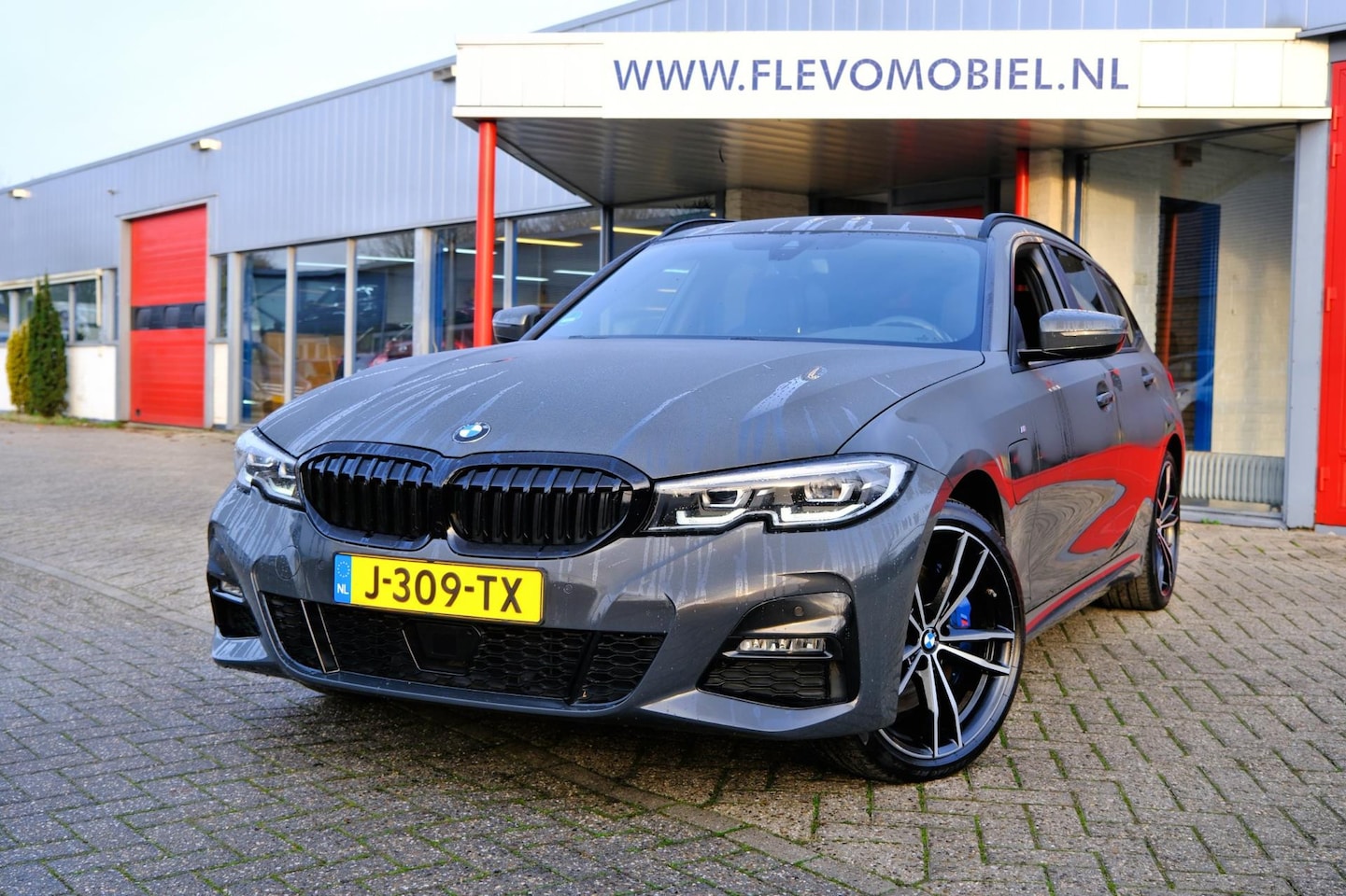BMW 3-serie Touring - 330e M Sport Aut. Leder|Sportstoelen|Cam|Adapt.Cruise|LMV - AutoWereld.nl