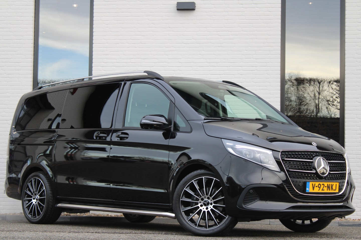 Mercedes-Benz V-klasse - 250d / DC / bj 2025 / 4-Matic / 1.700km!! / 2x Elec Schuifd / Burmester / Vol Opties / NIE - AutoWereld.nl