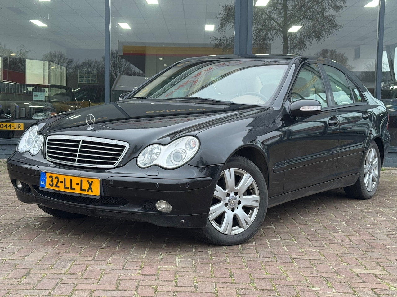 Mercedes-Benz C-klasse - 180 K. Elegance | Automaat | Leder | Led | Trekhaak | Parkeersensor - AutoWereld.nl