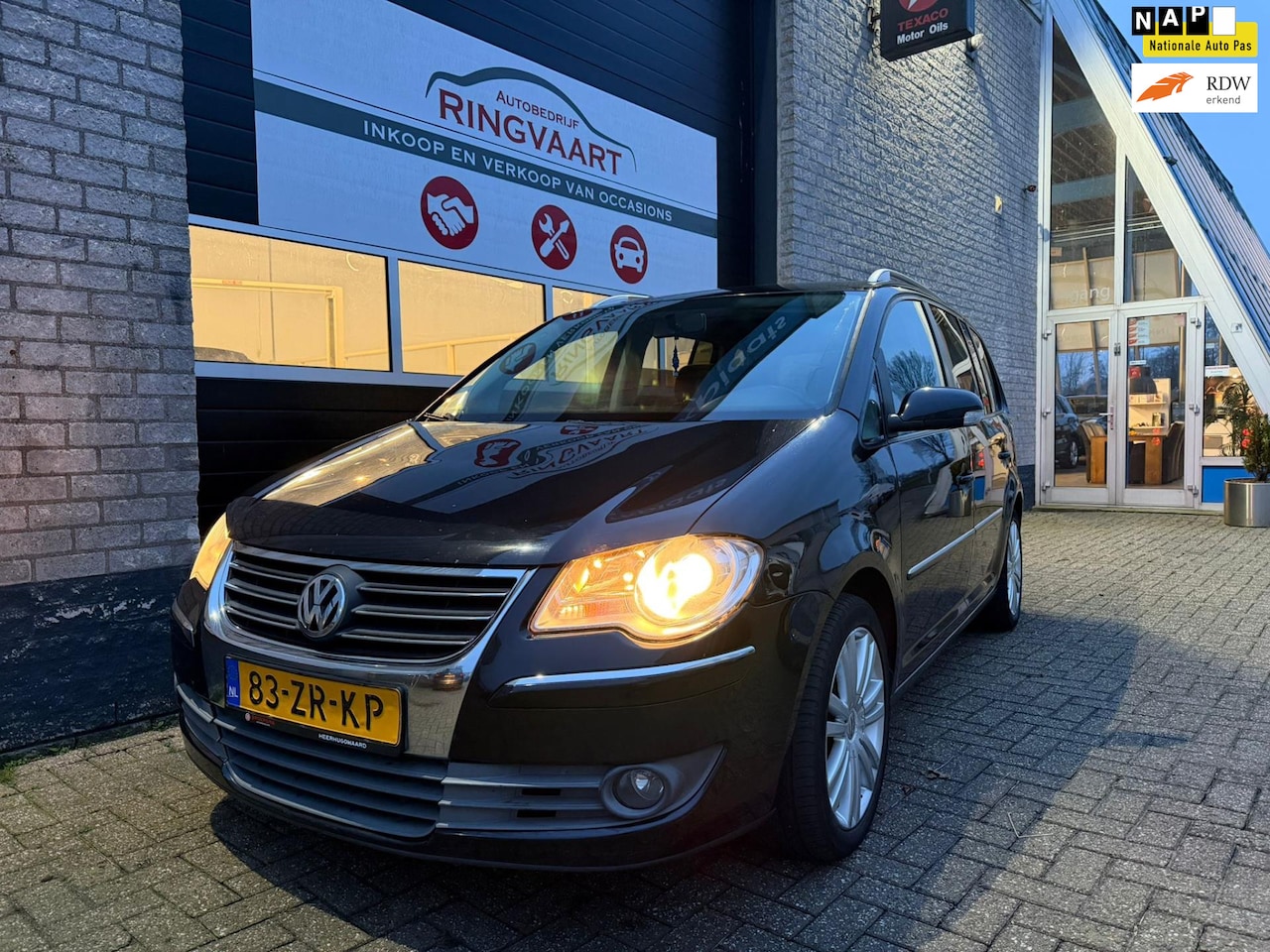 Volkswagen Touran - 1.4 TSI Highline Business Met JAAR APK - AutoWereld.nl