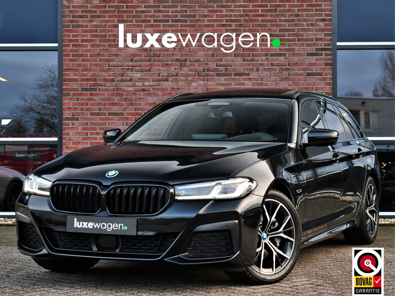 BMW 5-serie Touring - 530e xDrive M-Sport Pano ACC H/K HUD 19inch - AutoWereld.nl