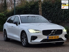Volvo V60 - 2.0 T6 Plug-in hybrid AWD Plus Dark 388PK KRISTAL Full Optie NIEUW STAAT Fabrieksgarantie