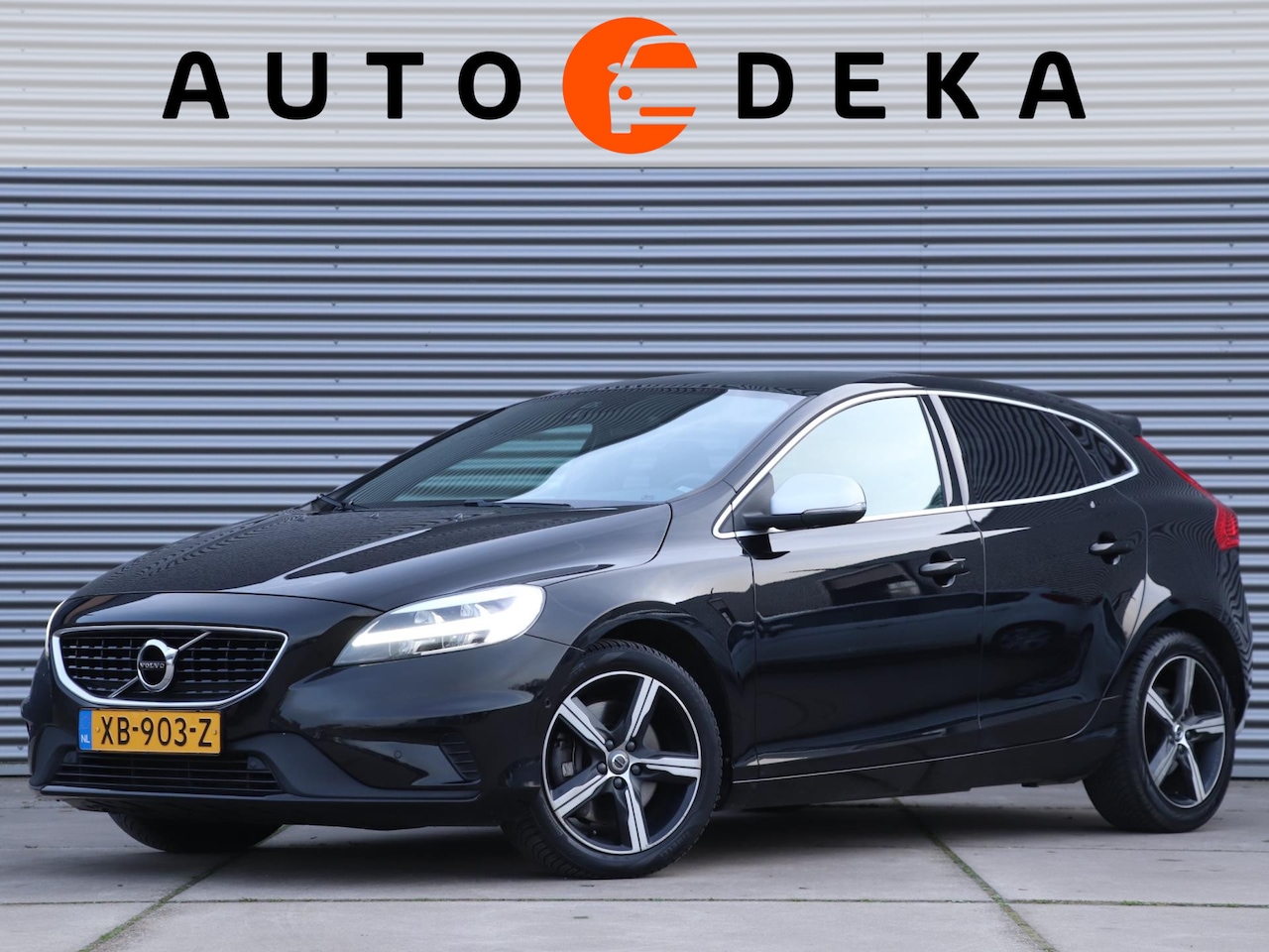 Volvo V40 - 1.5 T3 Polar+ Sport R-Design Automaat *Panodak* - AutoWereld.nl