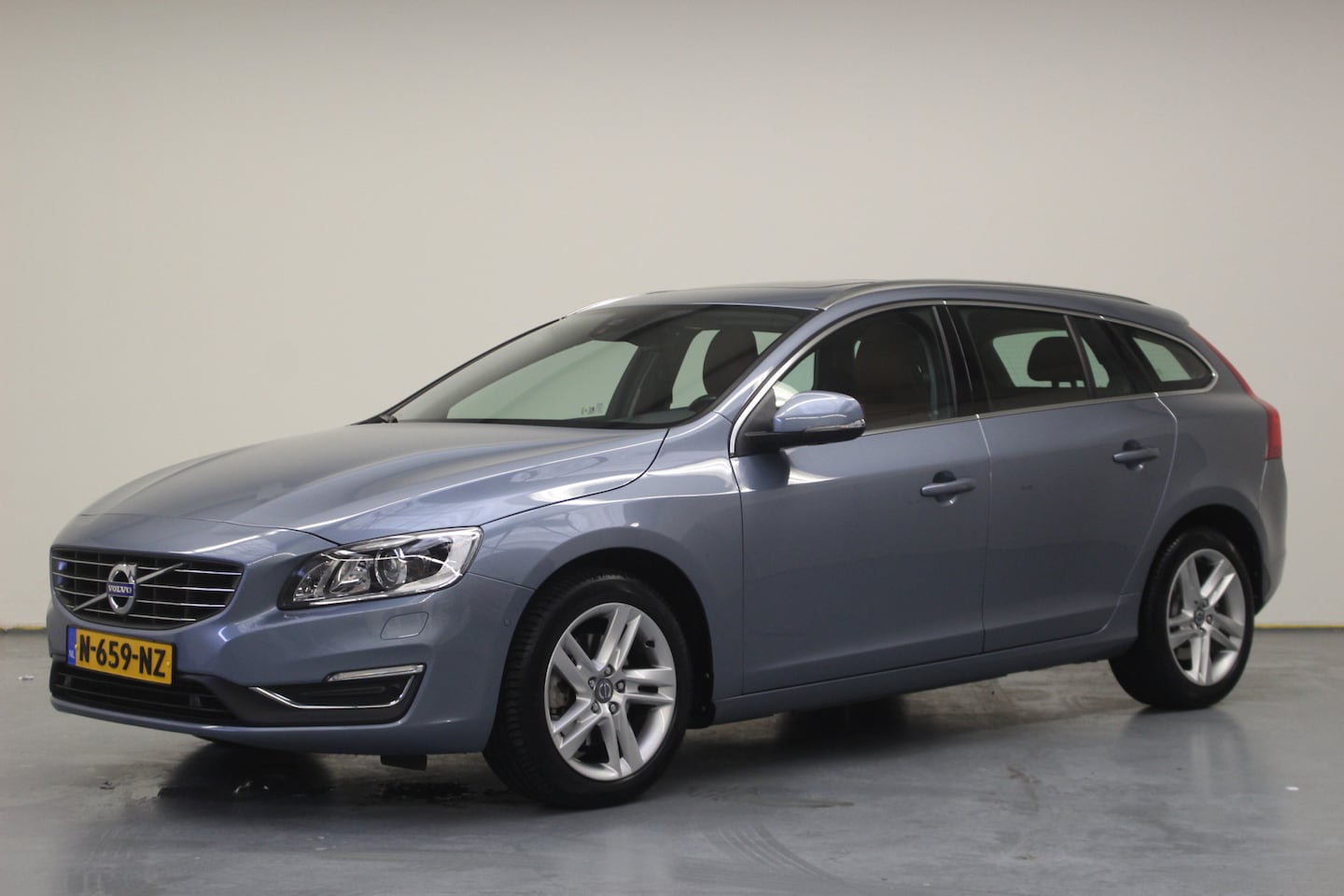 Volvo V60 - T5 245pk Summum Automaat | Rijklaarprijs | Trekhaak | Open Dak | - AutoWereld.nl