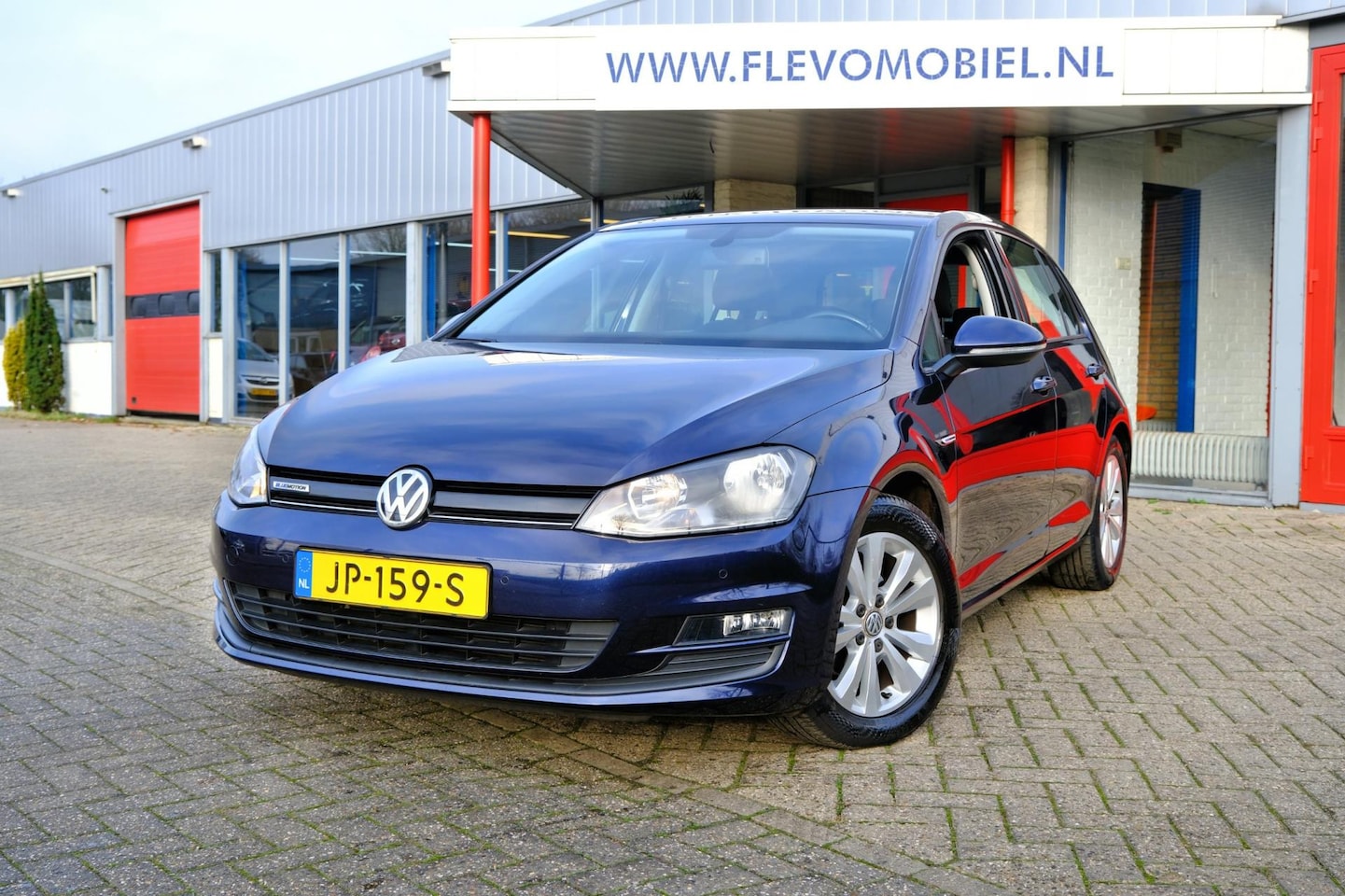 Volkswagen Golf - 1.0 TSI Connected Series 5-drs|Navi|Clima|LMV|Cruise|PDC - AutoWereld.nl
