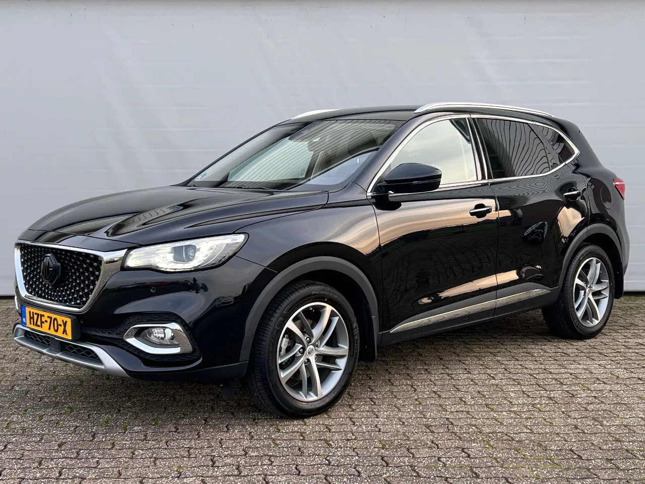 MG EHS - 1.5 TGDI PHEV | Comfort | Leder | Trekhaak | 18 inch | SOH 96.5% | Nieuwstaat! - AutoWereld.nl