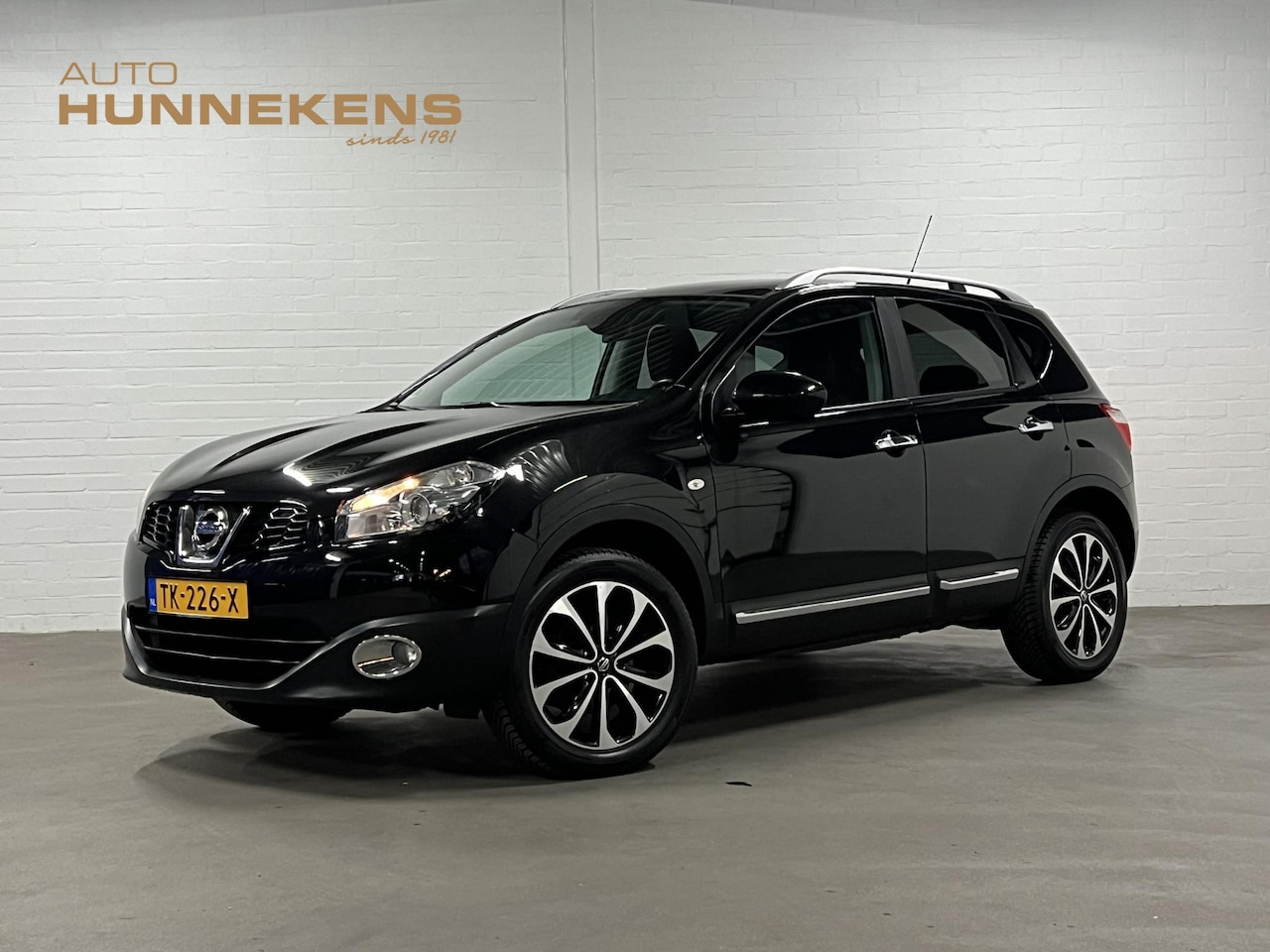 Nissan Qashqai - 1.6 Connect Edition Panorama dak | Trekhaak | Cruise control | Navigatie - AutoWereld.nl