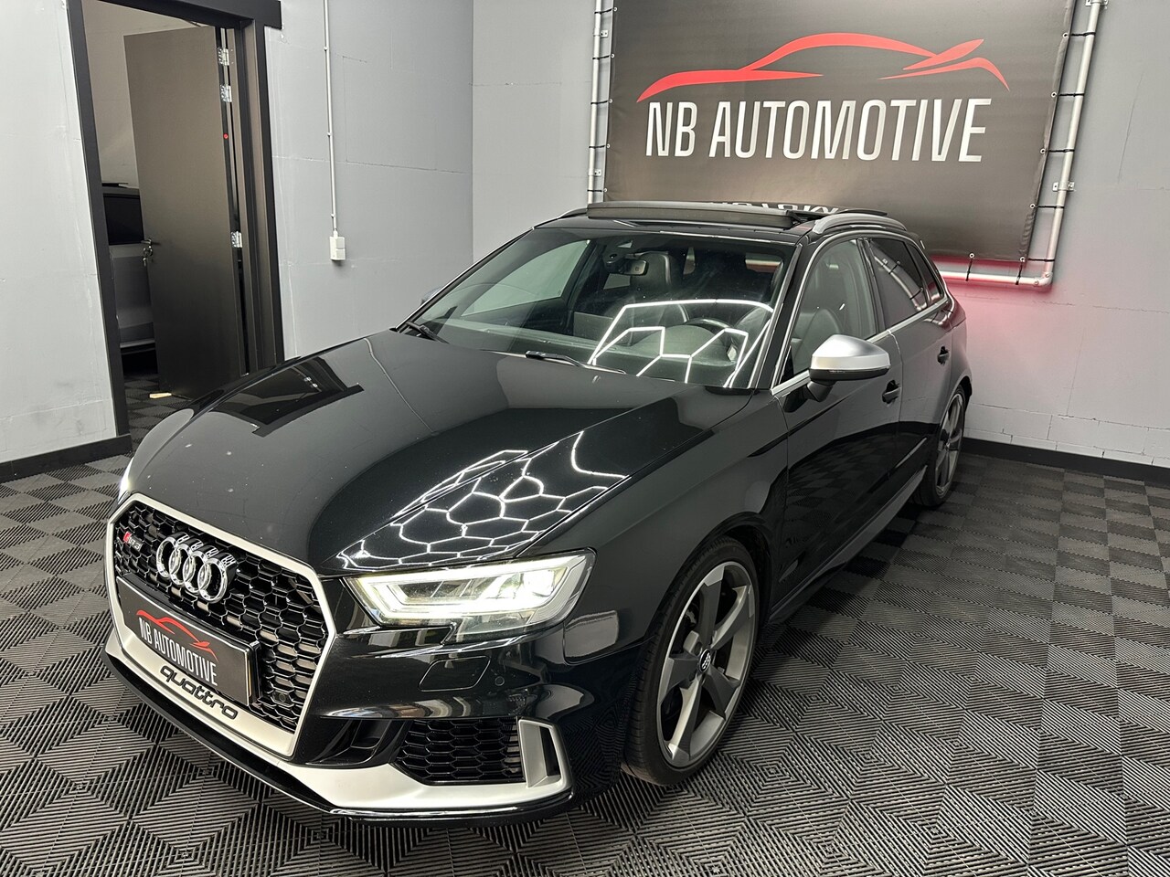 Audi RS3 - Sportback 2.5 TFSI Quattro PANO - AutoWereld.nl