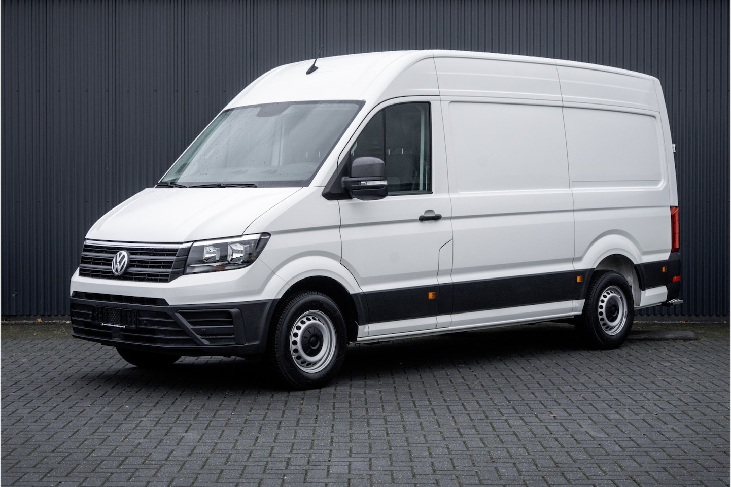 Volkswagen Crafter - **2.0 TDI L3H2 | 140PK | Andriod&Carplay | Adapt.Cruise | Camera | Navi | 3-Zits | Trekhaa - AutoWereld.nl
