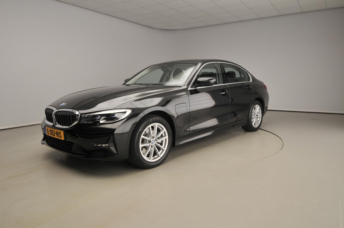 BMW 3-serie - Sedan 320e | Laserlicht | Leder | Navigatie | Stoelverwarming | Chrome line | DAB | Hifi s - AutoWereld.nl