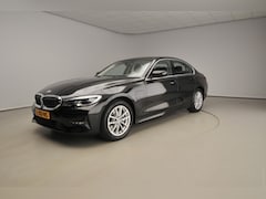 BMW 3-serie - Sedan 320e | Laserlicht | Leder | Navigatie | Stoelverwarming | Chrome line | DAB | Hifi s