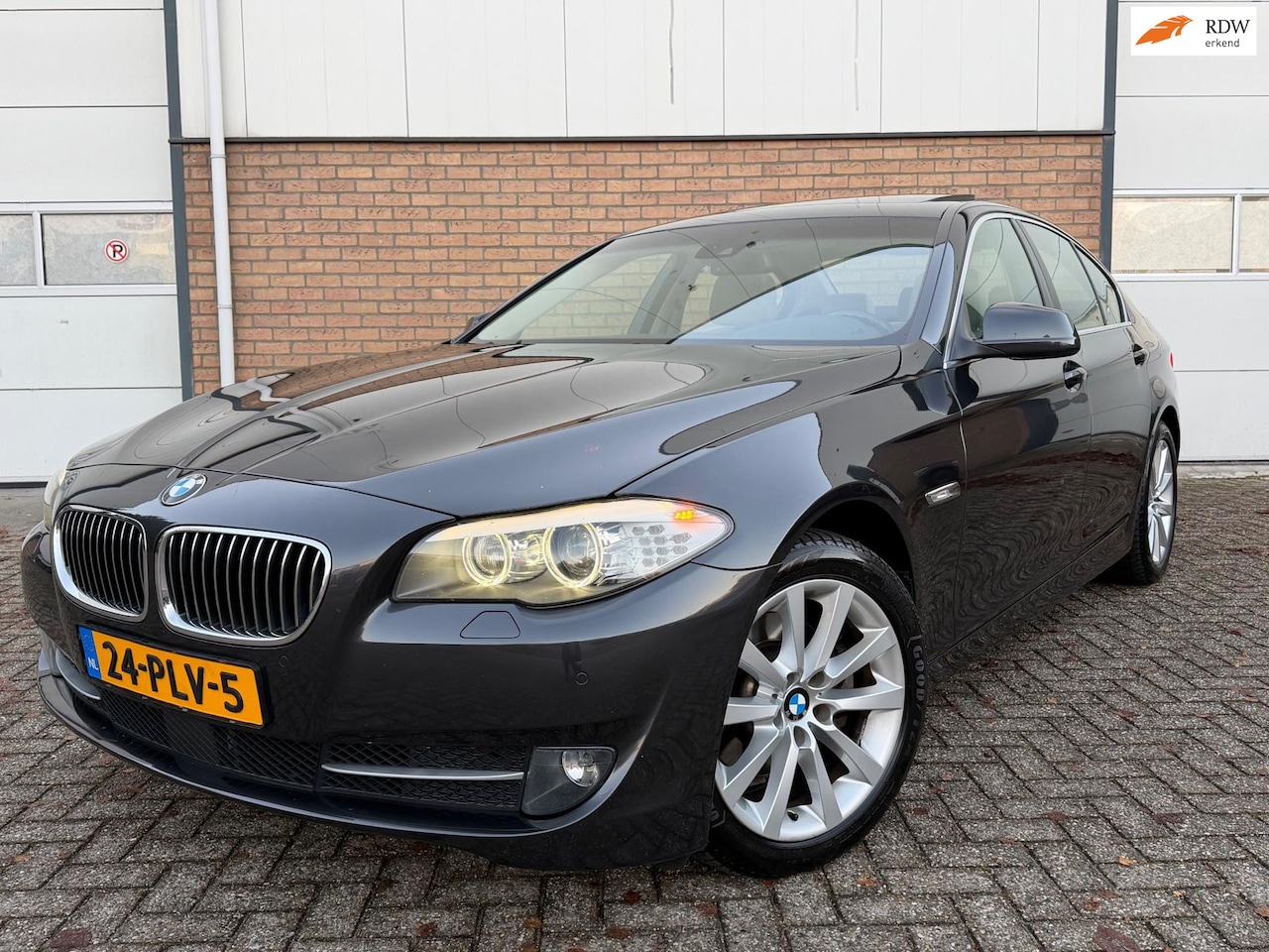 BMW 5-serie - 523i High Executive LEDER/ADAPTIVE CRUISE/OPENDAK !!! - AutoWereld.nl