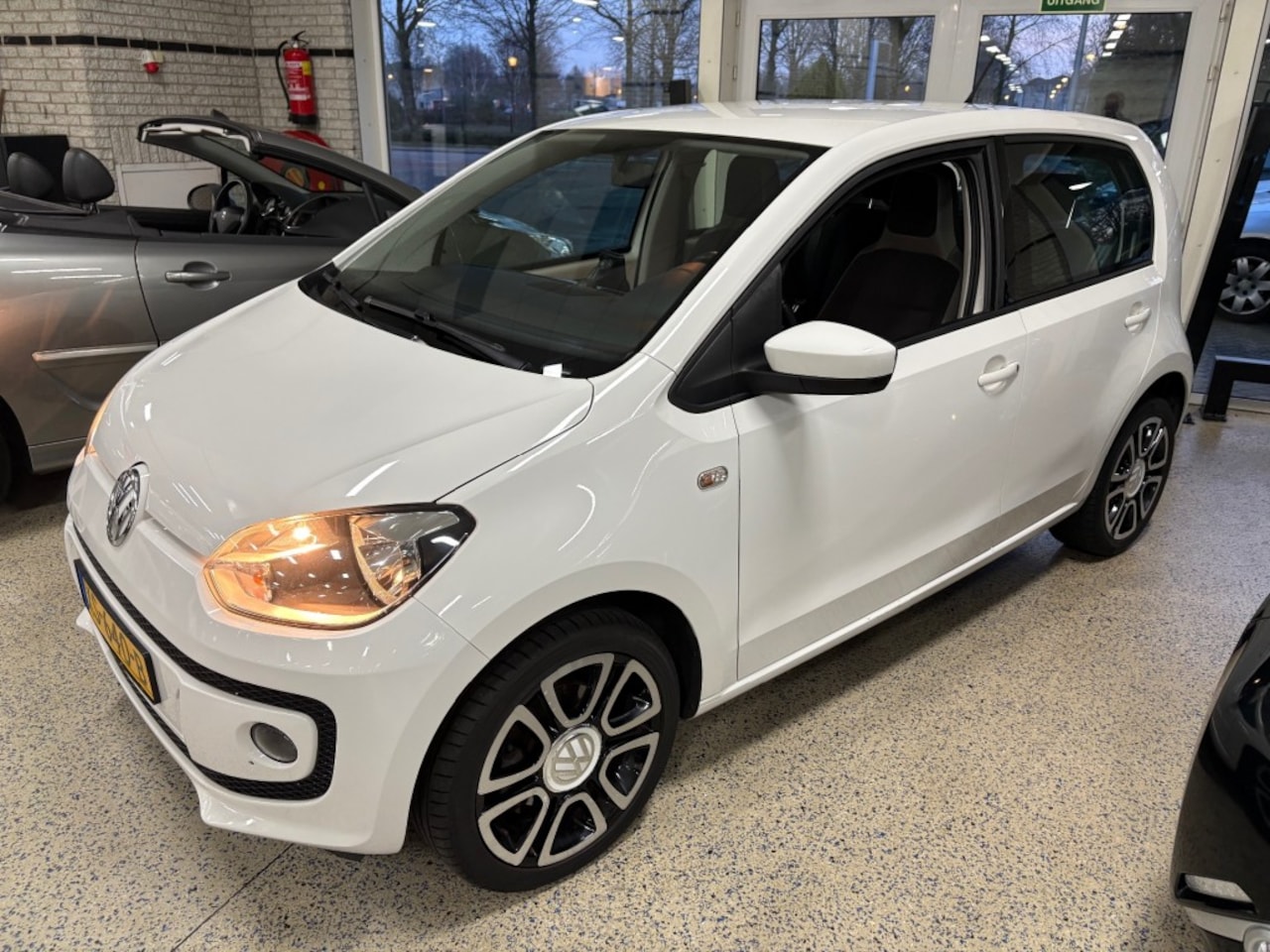 Volkswagen Up! - 1.0 UP! EDITION / AIRCO / NAVI / BLUETOOTH / AUX - AutoWereld.nl