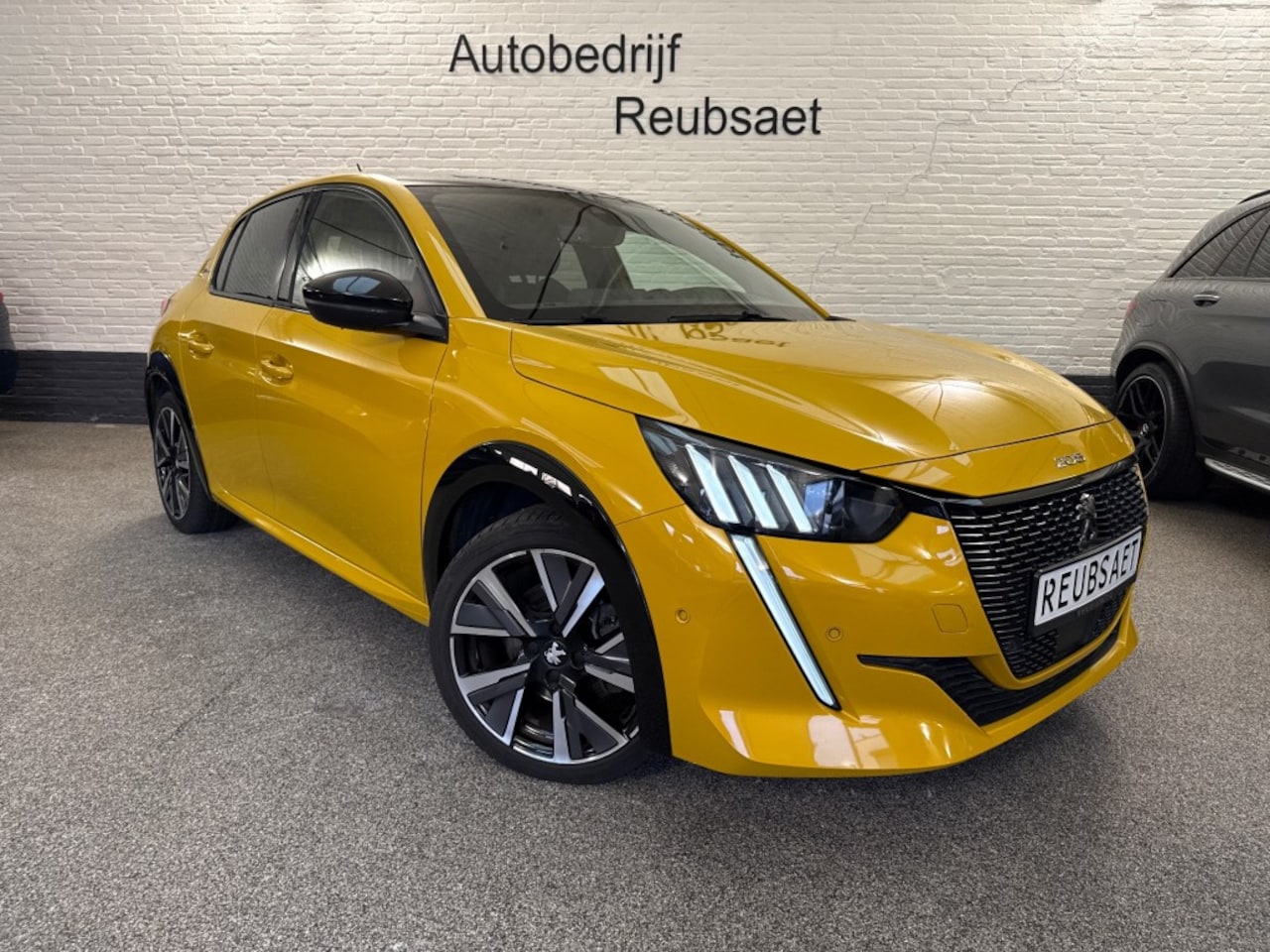 Peugeot 208 - 1.2 PureTech GT-Line 131Pk Clima Navi Carplay Stoelverw, Camera Incl 12Mnd Garantie - AutoWereld.nl