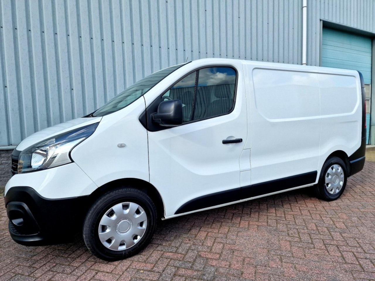 Renault Trafic - 1.6 DCI L1 H1 LUXE nieuwe APK 2026 - AutoWereld.nl