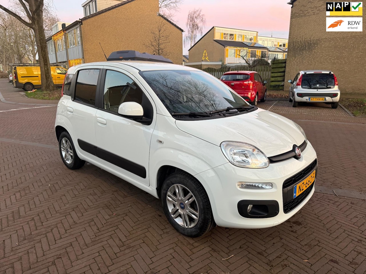 Fiat Panda - AUTOMAAT/ Tweede eigenaar/ 98.000 NAP / Bouwjaar 2017 - AutoWereld.nl