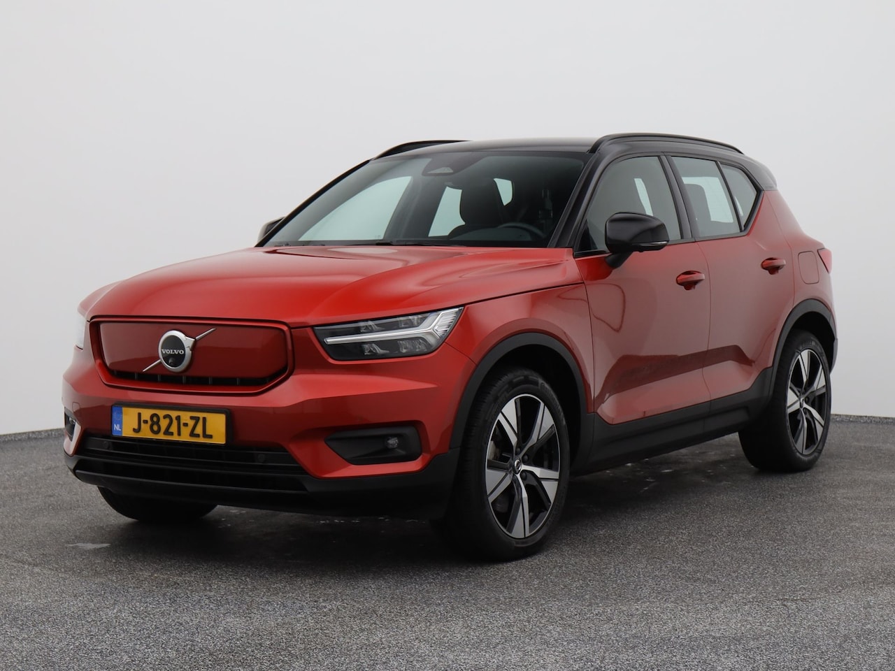 Volvo XC40 - Recharge P8 AWD R-Design | KEYLESS | STOEL- EN STUURVERWARMING - AutoWereld.nl