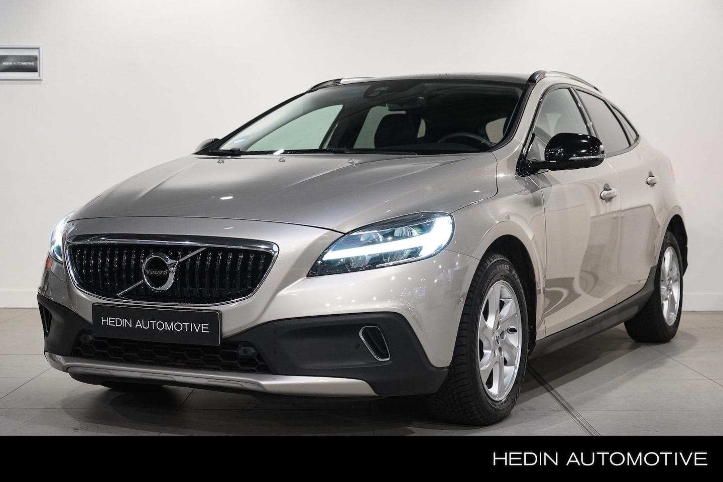 Volvo V40 Cross Country - T3 Polar+ Luxury Automaat| Panoramadak | Parkeercamera Achter | Harman/Kardon Audio | Lede - AutoWereld.nl