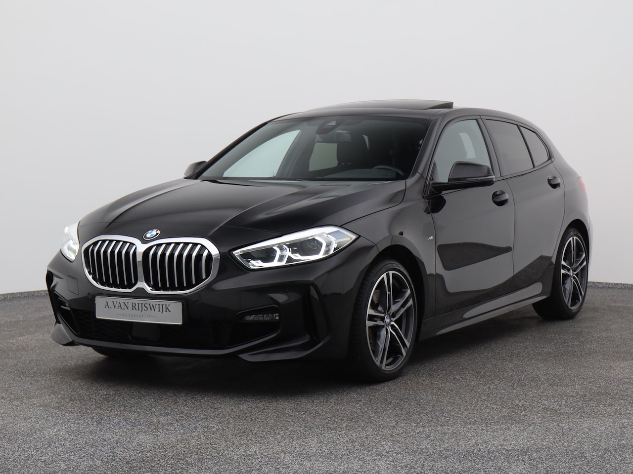 BMW 1-serie - 118i 136 PK Automaat M-Sport Edition | CAMERA | KEYLESS - AutoWereld.nl