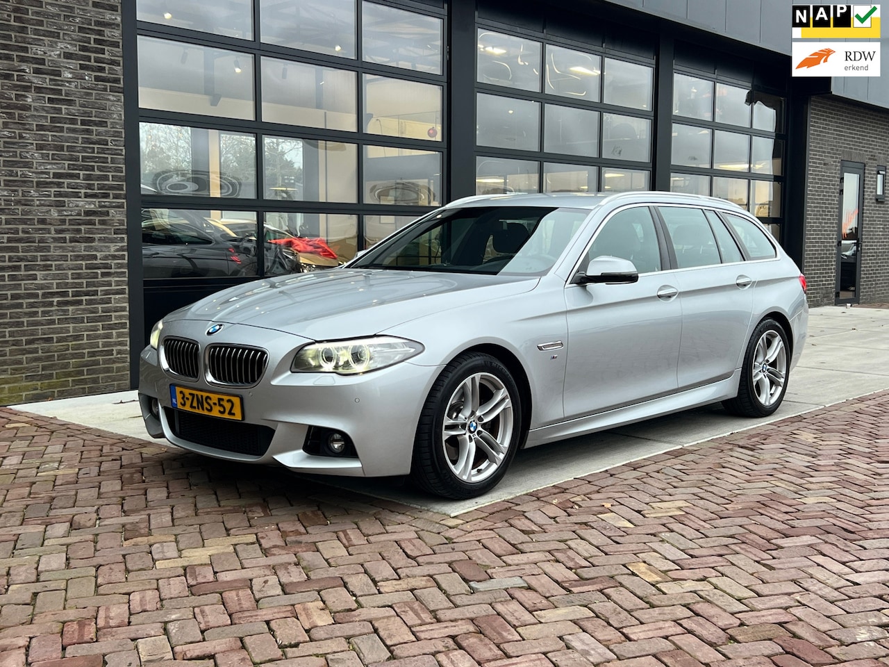 BMW 5-serie Touring - 520i Executive | M Pakket | Navi | Led | NAP | - AutoWereld.nl