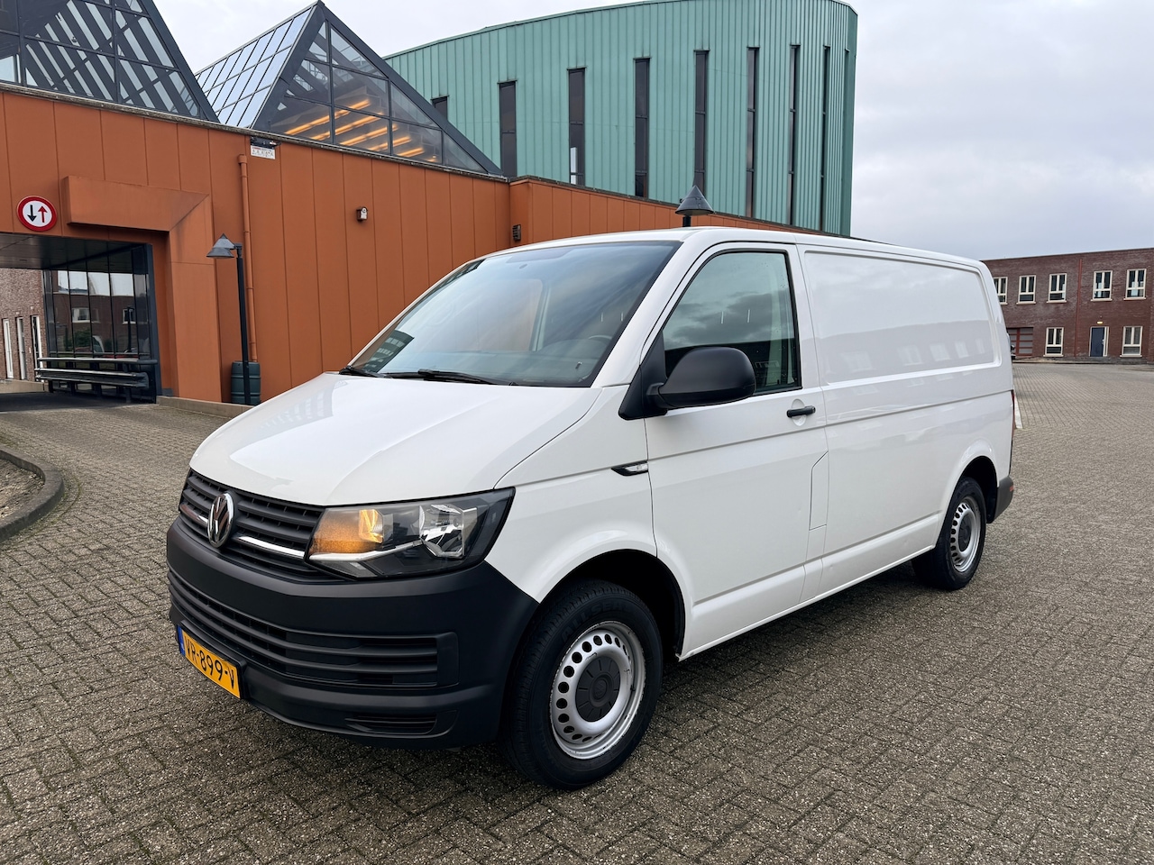 Volkswagen Transporter - 2.0 TDI L1H1 Comfortline Nette bus - AutoWereld.nl