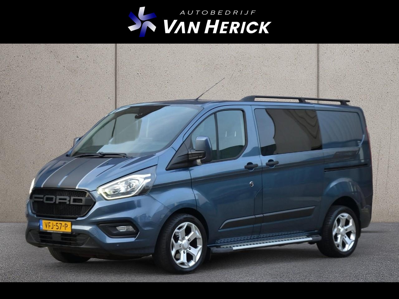 Ford Transit Custom - 320 2.0 TDCI 131PK L1H1 DC | Winterpakket | Trekhaak | Parkeersensoren - AutoWereld.nl